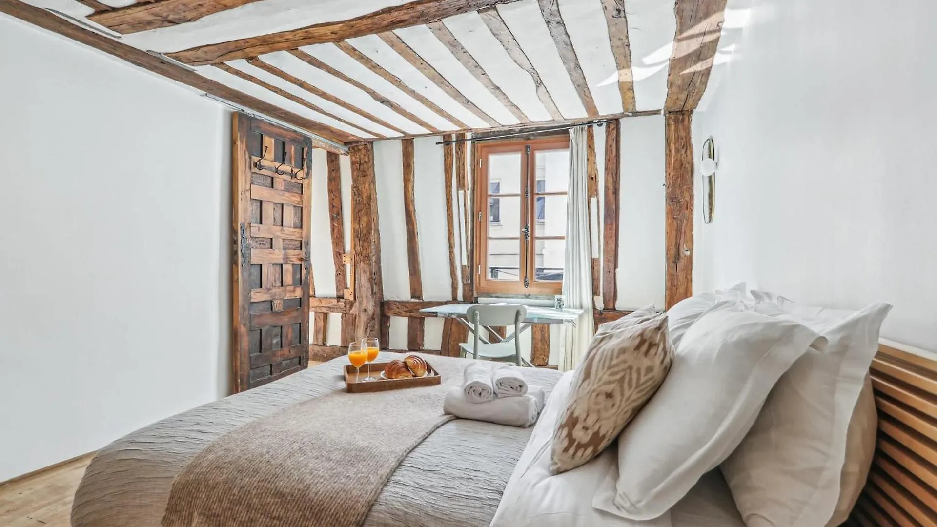 1Br Steps From The Louvre & Palais Royal & Opera Flat 0*, Parijs